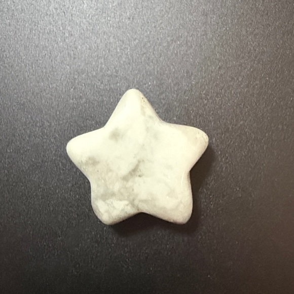 Mini Star Howlite - Picture 2 of 3